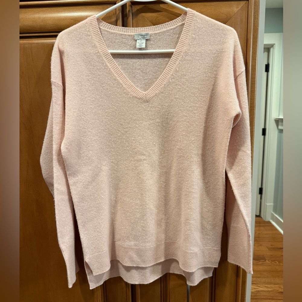 Halogen Soft Pink V-Neck Sweater 100% Cashmere size small